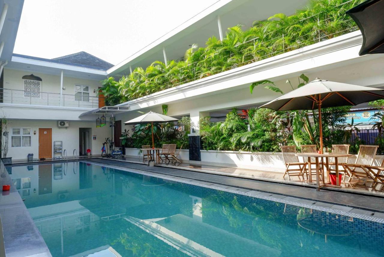 Urbanview Hotel Syariah Casa Azmya Yogyakarta Kejayan Bagian luar foto