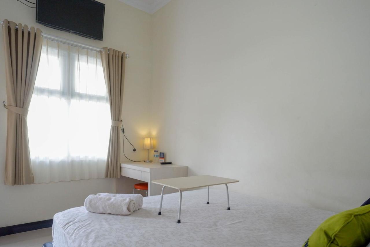 Urbanview Hotel Syariah Casa Azmya Yogyakarta Kejayan Bagian luar foto