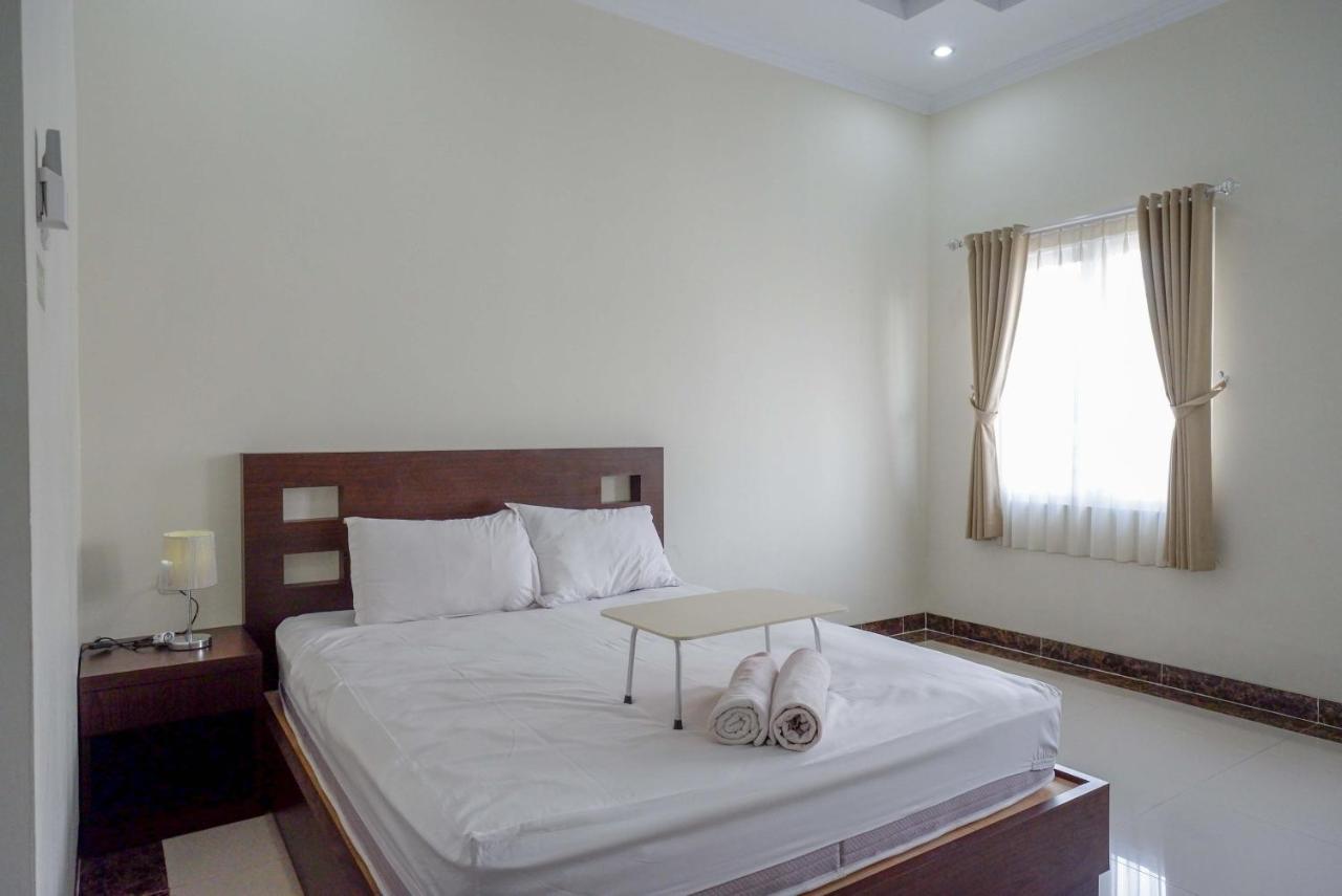 Urbanview Hotel Syariah Casa Azmya Yogyakarta Kejayan Bagian luar foto