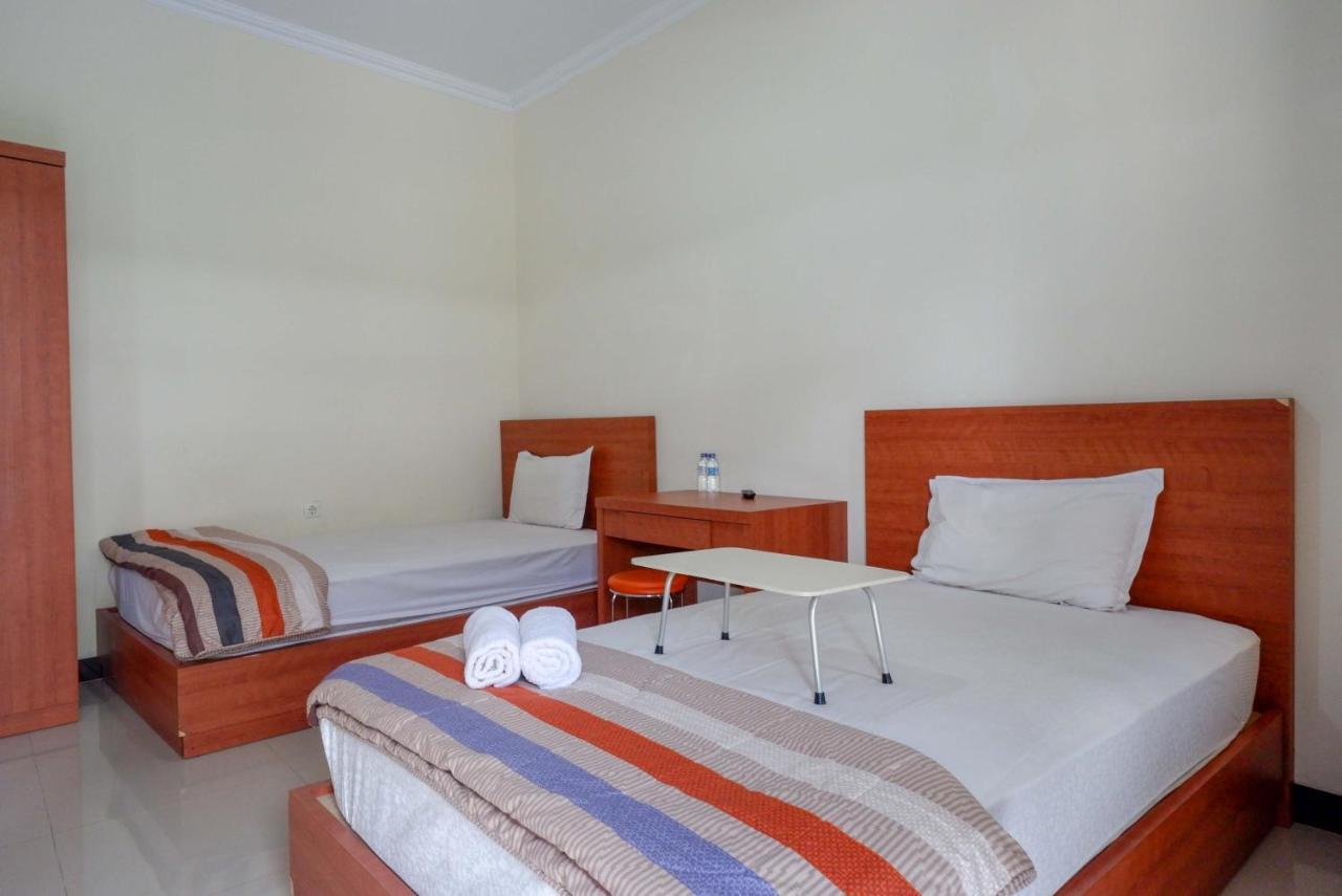 Urbanview Hotel Syariah Casa Azmya Yogyakarta Kejayan Bagian luar foto